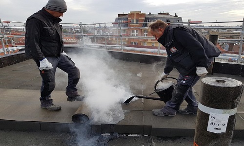 izolacja-dachu-plaskieg-goracy-bitum