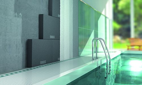 Interior plaster breathing wall vapour barrier