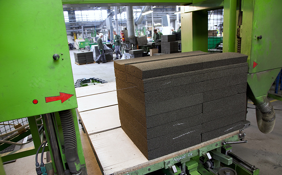 CNC machine cutting foamglas