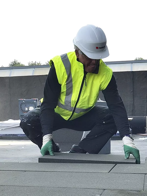 hero image FOAMGLAS Reusable Roof installation-Insulation is loosely laid