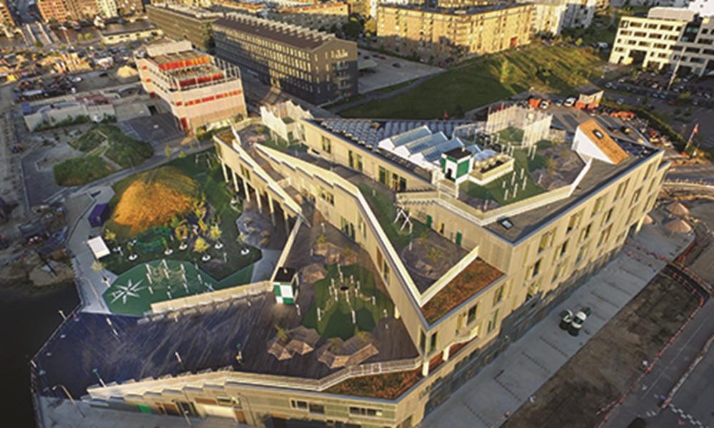 Active roof on the Sydhavn School in Denmark