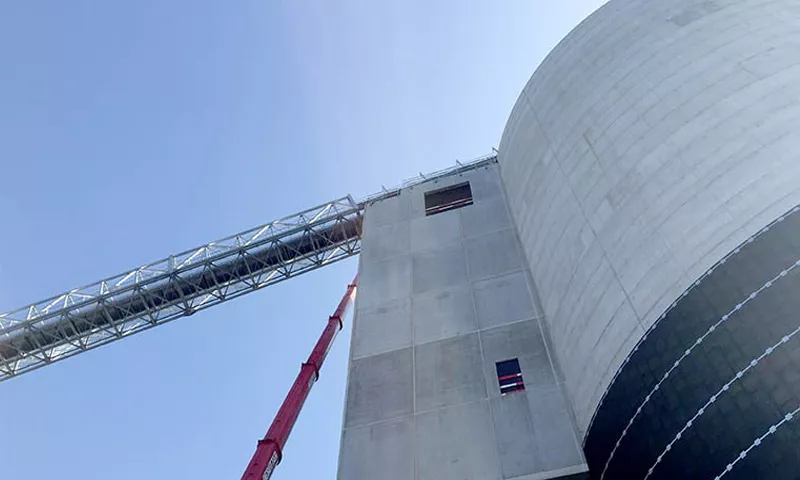 Malt tower with foamglas insulation on wall