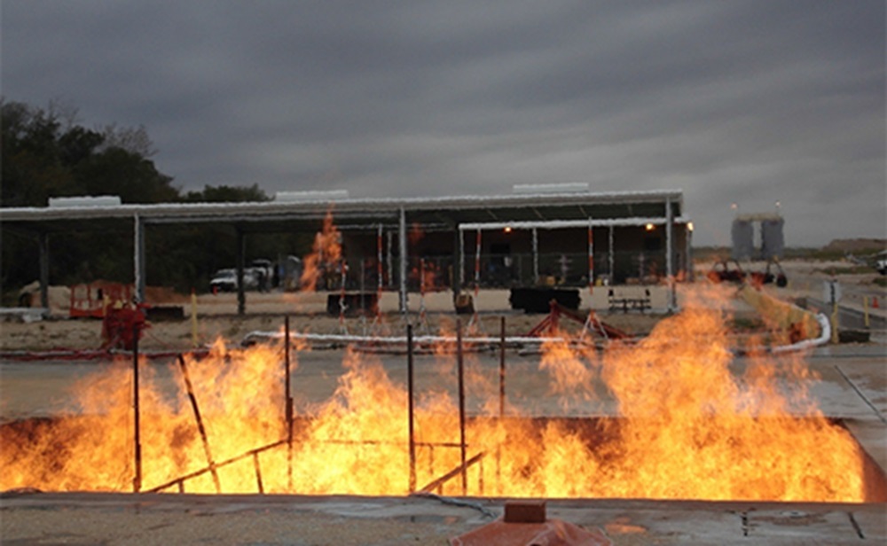 LNG pool fire test pit