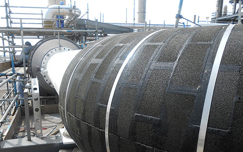 Pipe with foamglas insulation on elbow