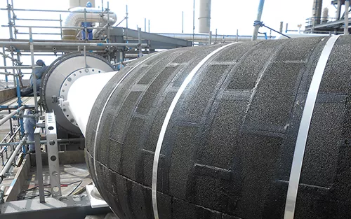 Pipe with foamglas insulation on elbow