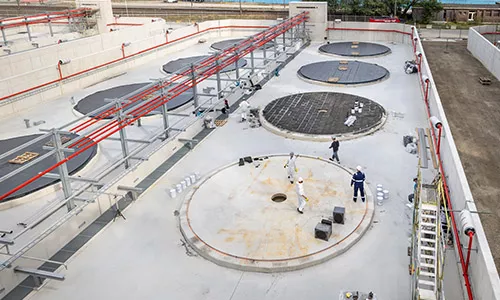 Foamglas tank base insulation with tanks