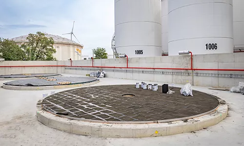 Foamglas tank base insulation with tanks